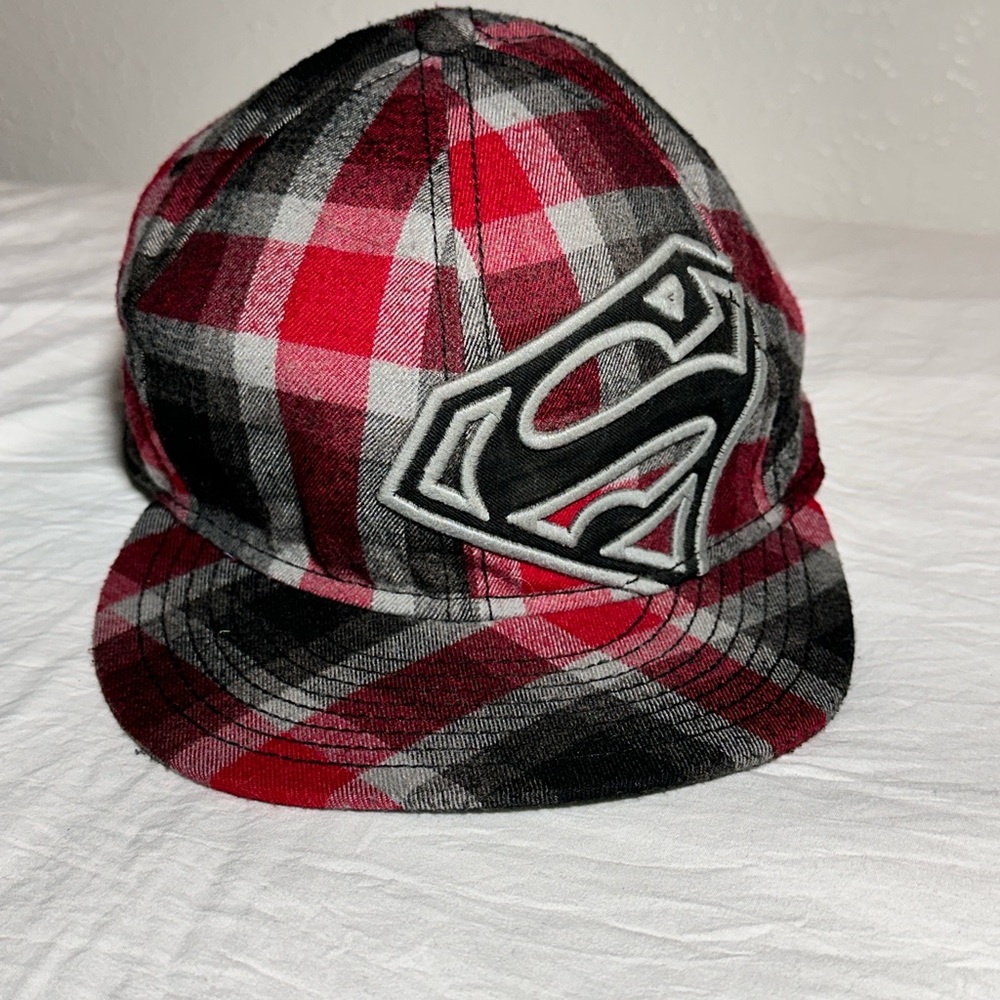 Superman Plaid DC. Comics Fitted Cap Red Black Grey Plaid Streetwear Size Small